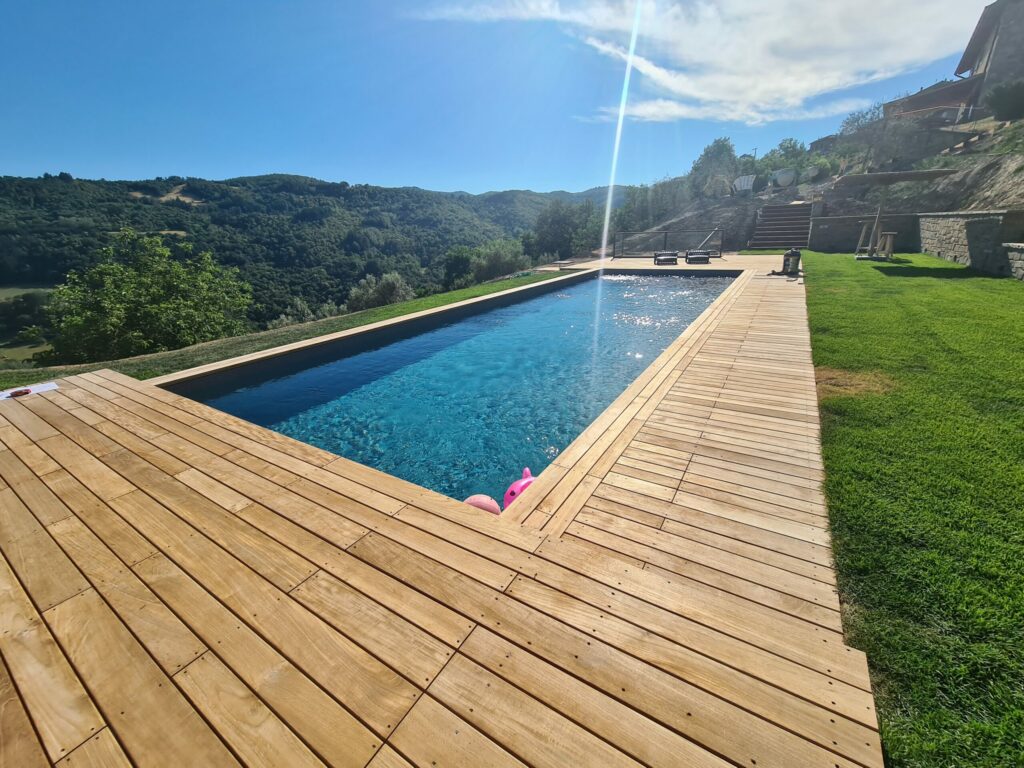 Pavimentazione piscina Teak in Teack